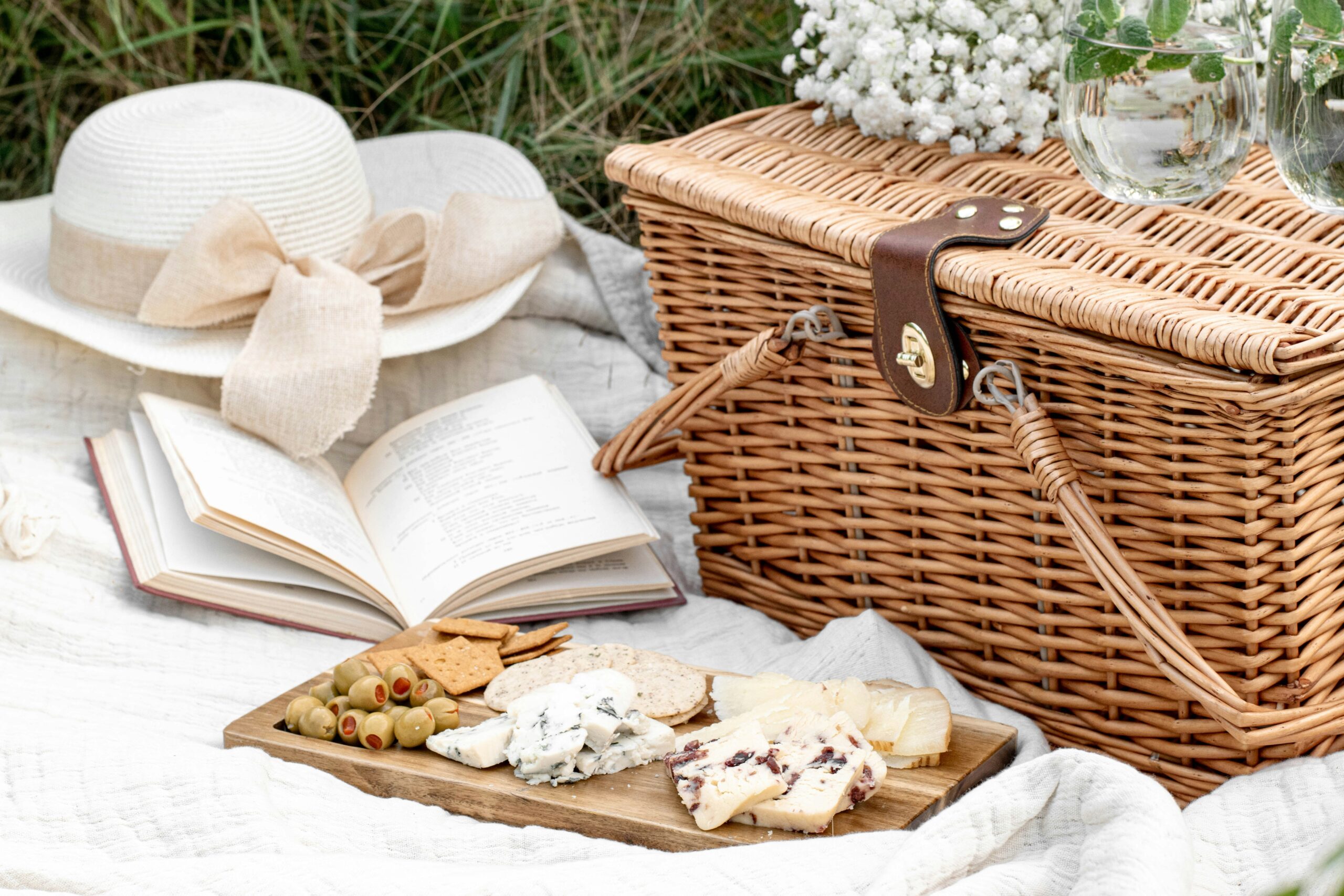 picnic basket 